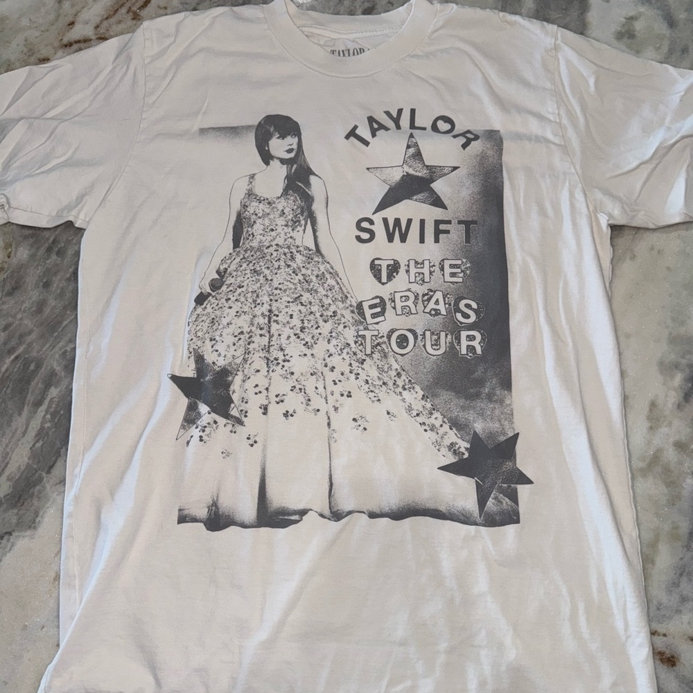 Taylor Swift White Graphic Tee
